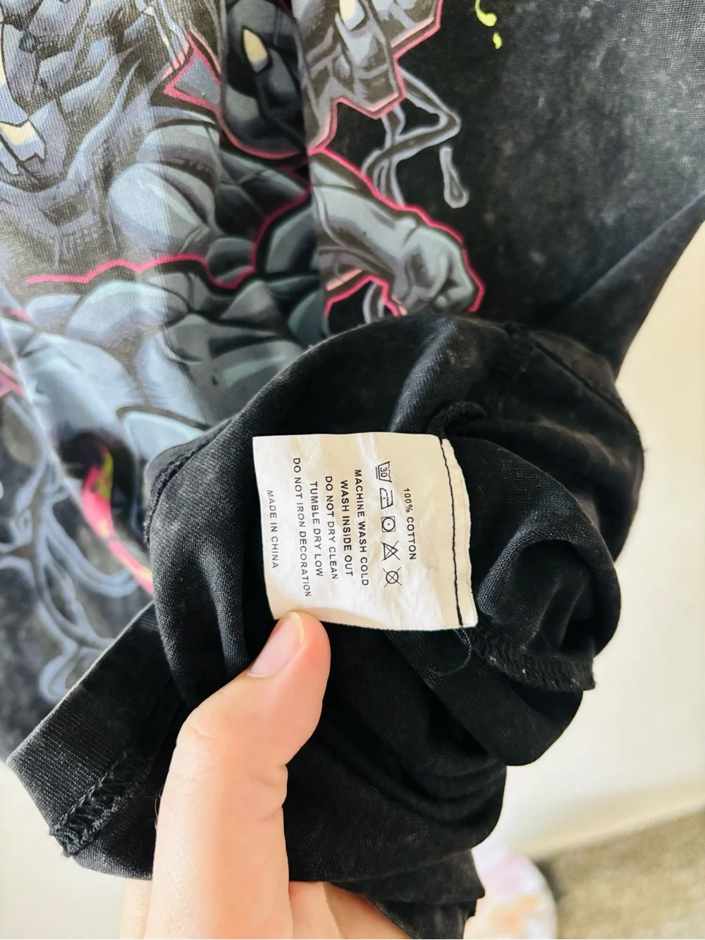 Marvel Venom Acid Wash Graphic T-Shirt Men’s Medium Black Pink Streetwear - Picture 3 of 5